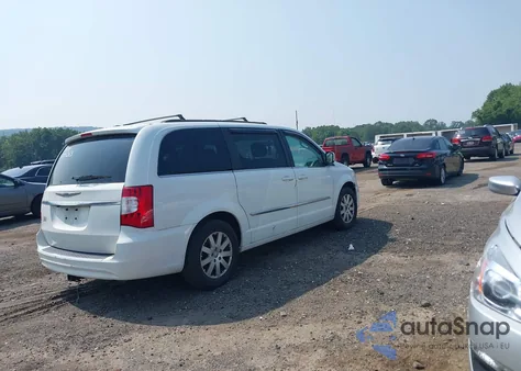 2015 Chrysler Town & Country Touring z USA, uszkodzony, nr VIN 2C4RC1BG1FR726821